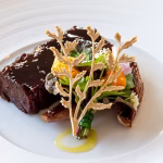 Glazed short rib with shallot & brioche