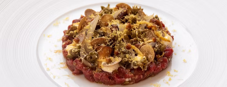Steak tartare with truffle