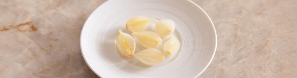 Sweet and sour pearl onions