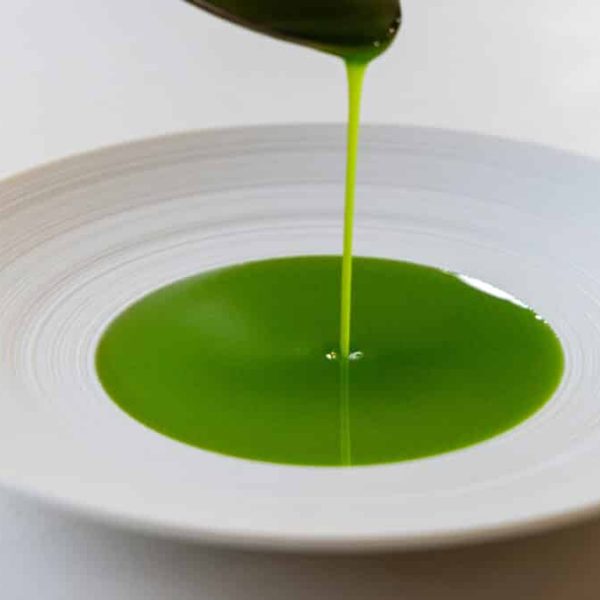 Corn husk and lovage oil
